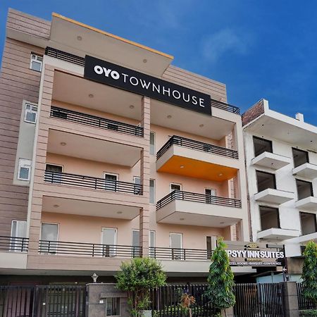 Super Townhouse Sector 57 Near Bestech Central Square Mall Ґурґаон Екстер'єр фото