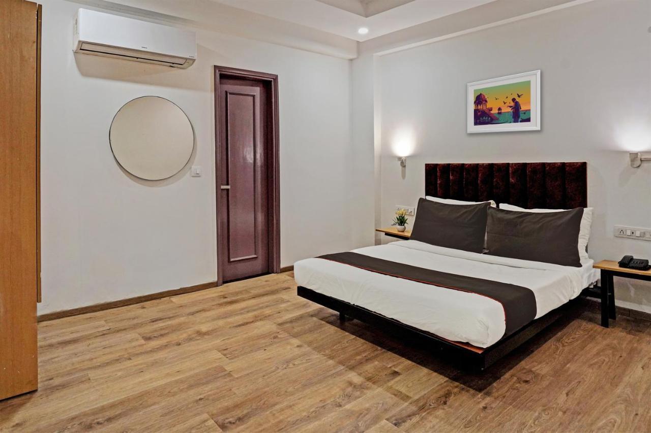 Super Townhouse Sector 57 Near Bestech Central Square Mall Ґурґаон Екстер'єр фото